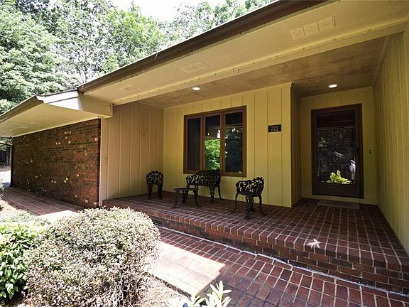 4th image of 722 Colonial Dr