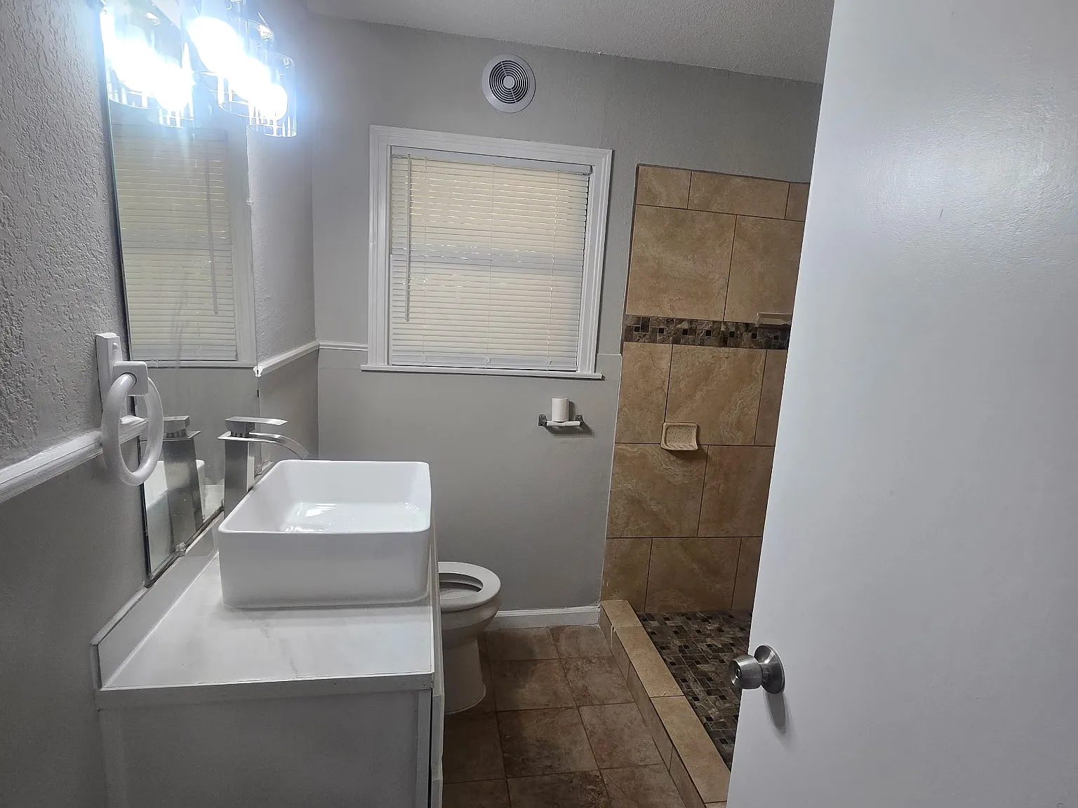 4 bed, 1017 sqft, $1,700 — Photo 4