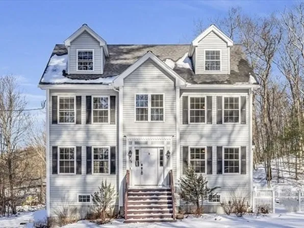 194 Leslie Rd, Rowley, MA 01969