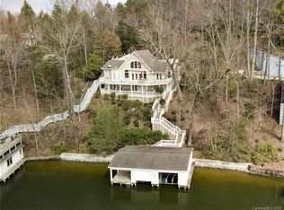 140 Lakeridge Rd, Lake Lure, NC 28746