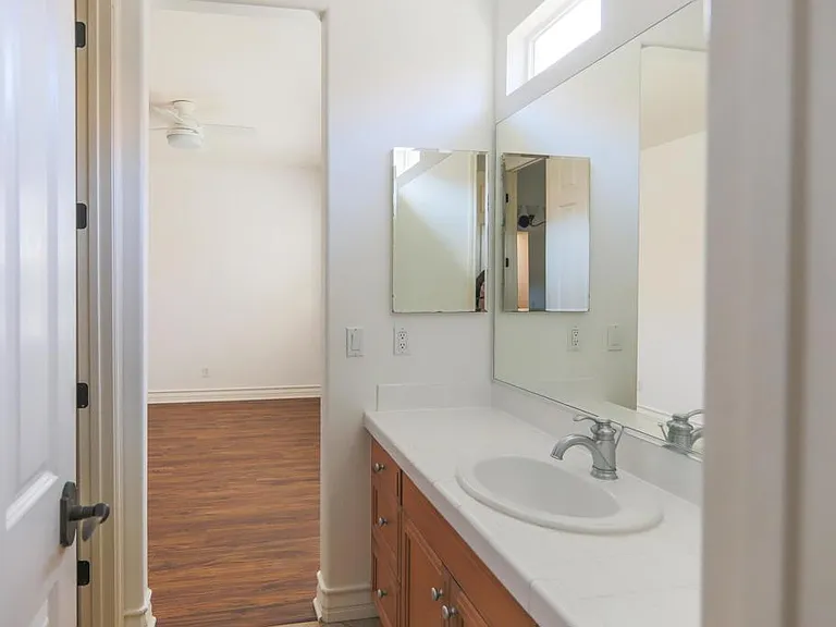 415 N Cedros N — Photo 28