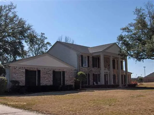 3810 Chandelle Ln, Port Arthur, TX 77642