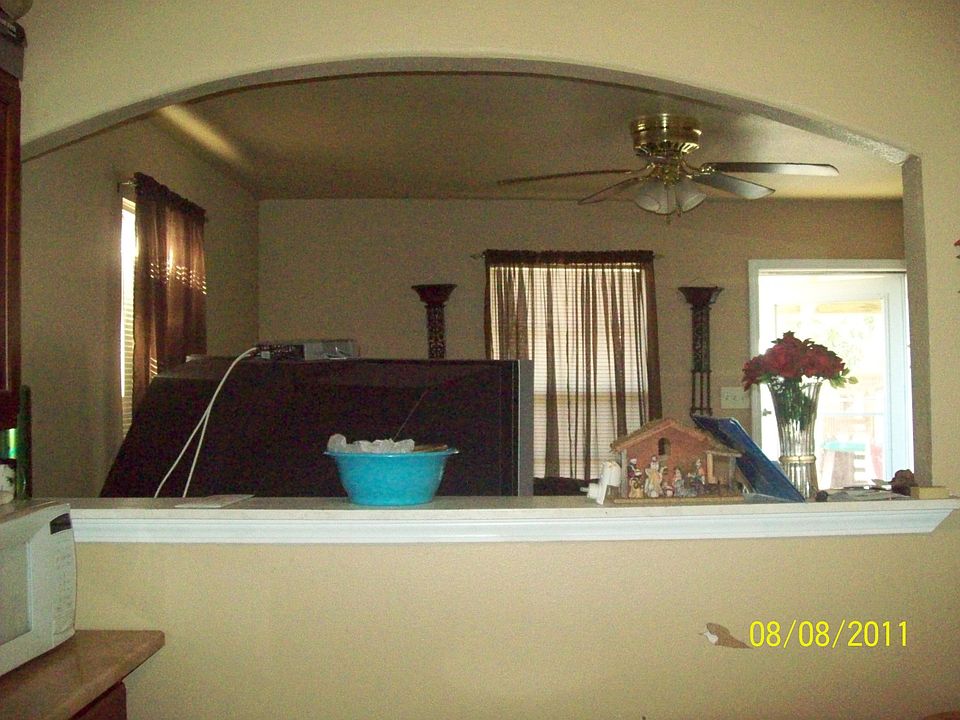 2nd image of 1806 W Southcross Blvd