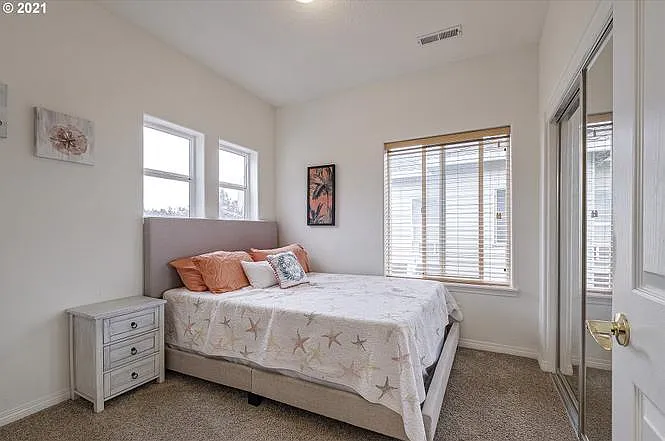 1435 NE Setting Sun Dr — Photo 28