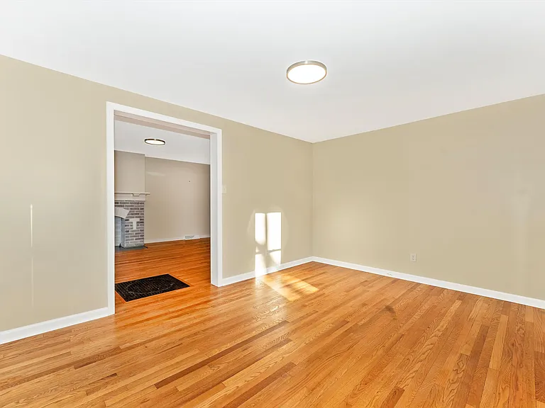 Dining Room / Bonus Room