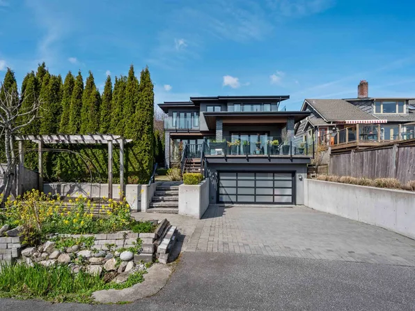 1468 Kings Ave, West Vancouver, BC V7T 2C9