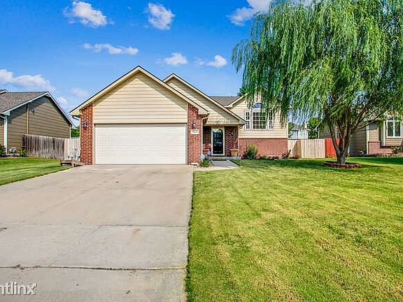 824 Carriage Rd Maize KS 67101-small-001-032-Front Exterior-