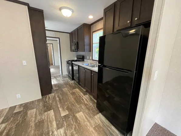 56 Borman St #56, Flushing, MI 48433
