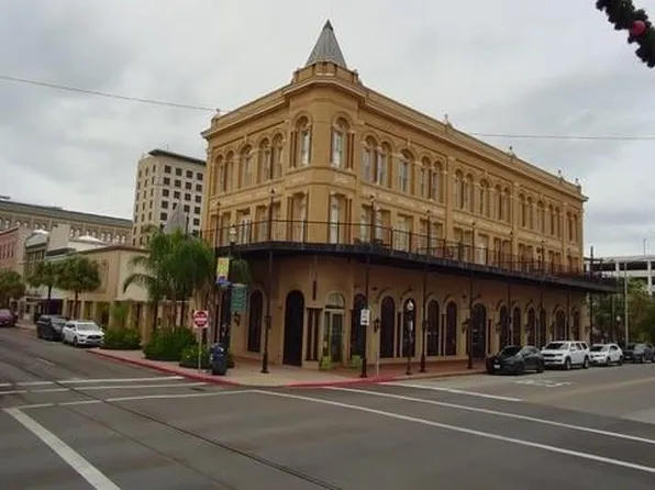 2102 Post Office St #1, Galveston, TX 77550