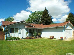 2640 Chestnut Hill Dr, Sacramento, CA 95826