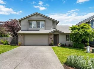 220 SW 3rd St, Dundee, OR 97115