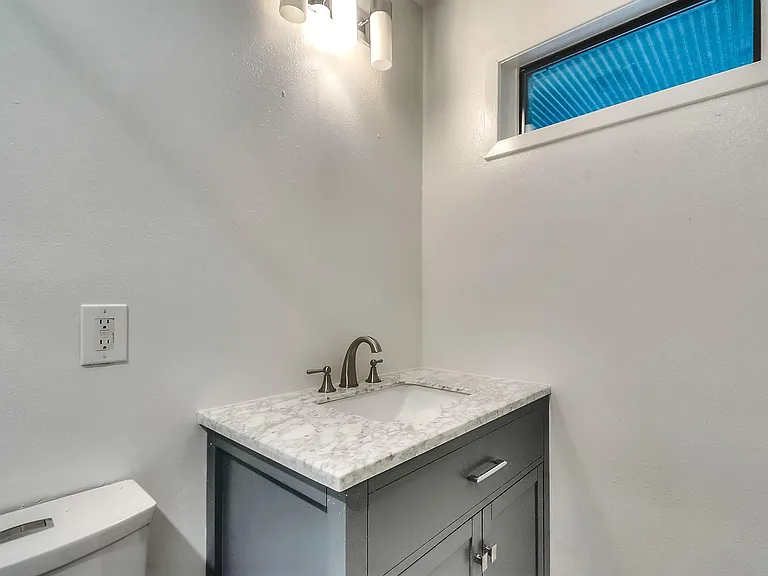 9006 Dunlap St — Photo 22