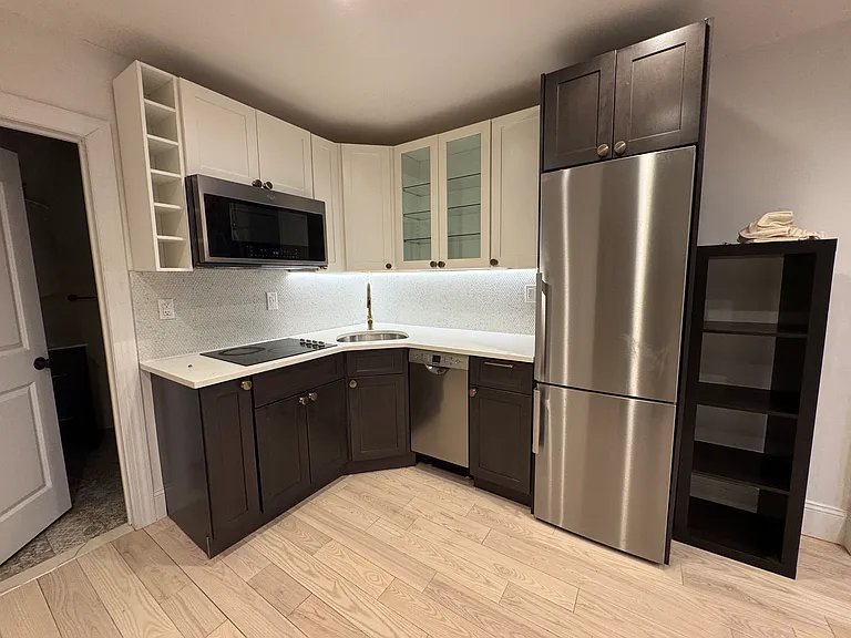 253 Jefferson Ave #1 — Photo 8