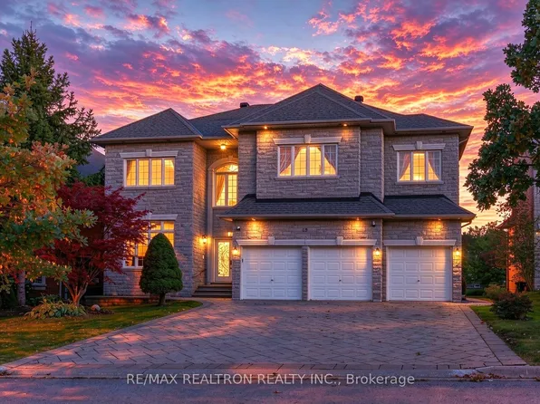 15 Ridgley Ct, Richmond Hill, ON L4B 4N3