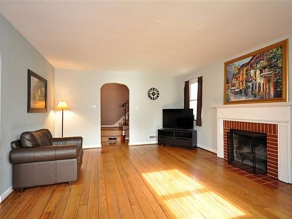 2nd image of 2542 Losantiville Ave