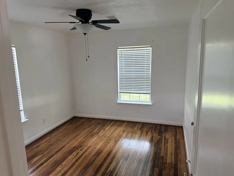 1706 Smith St — Photo 5