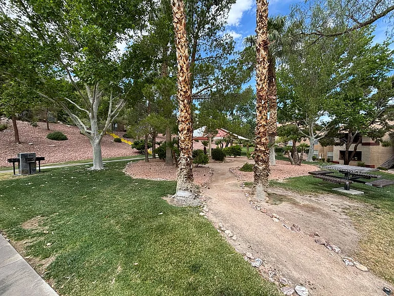 231 W Horizon Ridge Pkwy #124 — Photo 29