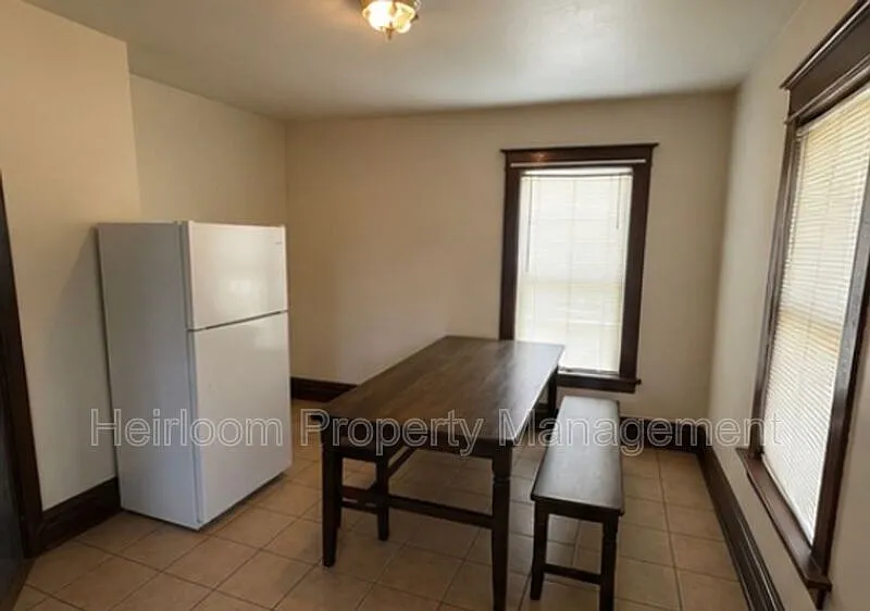 3 bed, 2.0 bath, 1292 sqft, $1,425 — Photo 2