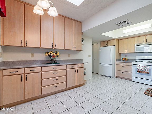 5th image of 876 W Safari Dr
