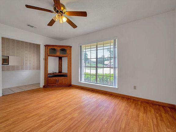 5th image of 104 Nottingham Dr