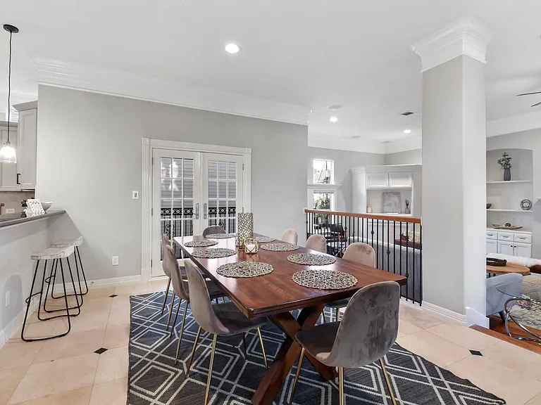 1202 W 25th St — Photo 3