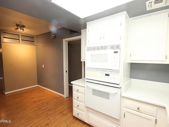 4th image of 822 W McLellan Blvd