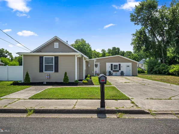 30 Morningside Dr, Pennsville, NJ 08070