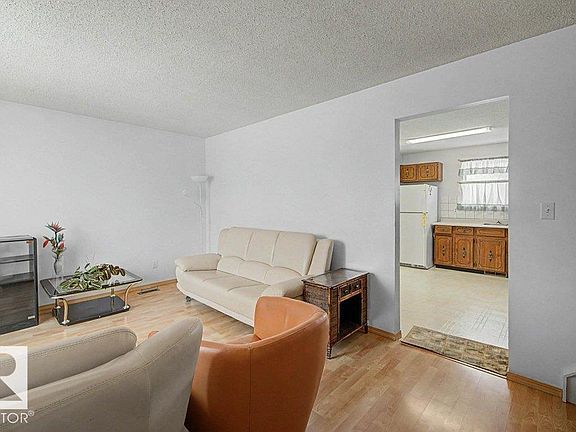 5th image of 691 Warwick Rd NW