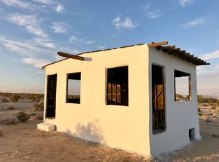 325 Enchanted Rd, Joshua Tree, CA 92252
