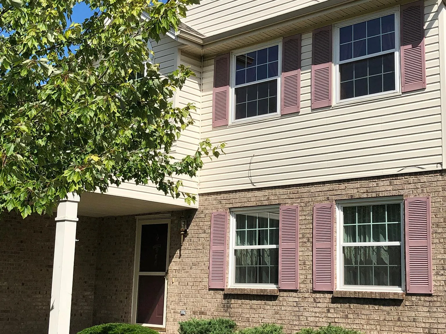 4 bed, 2.5 bath, 1919 sqft, $2,499 — Photo 1