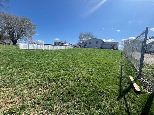 67094 Joella Dr, Saint Clairsville, OH 43950