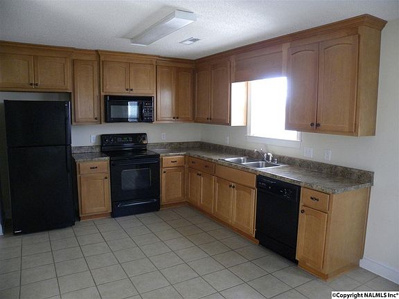 4th image of 122 Beaconsfield Dr