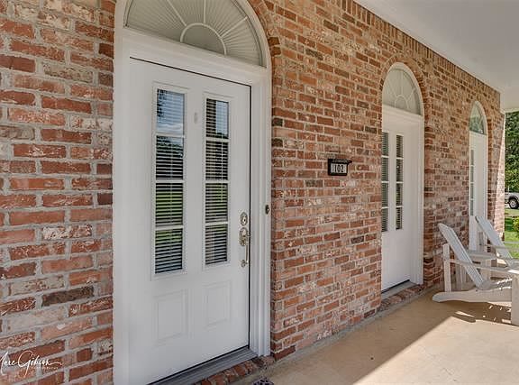 2nd image of 102 Hanging Moss Ln