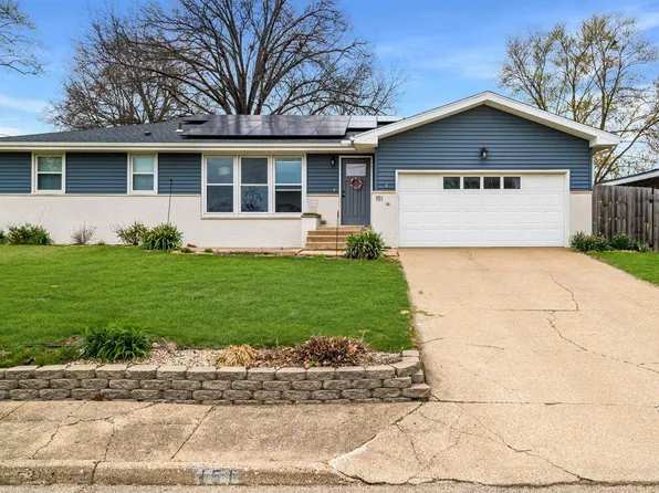 151 Park Plaza Dr, Canton, IL 61520