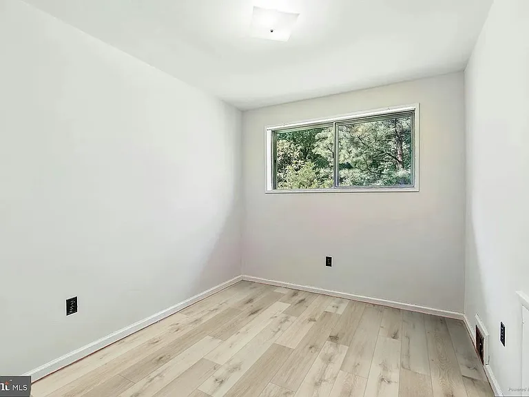 7608 Wellesley Dr — Photo 16