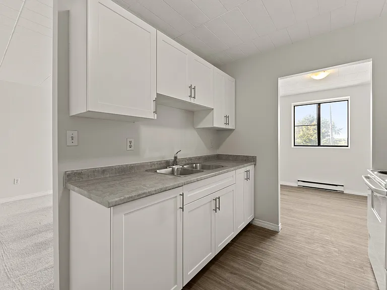 3165 Russell St — Photo 9