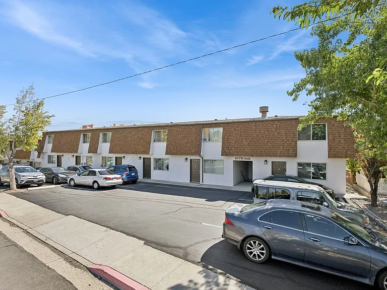 Oak Manor & Angel Street — Photo 15
