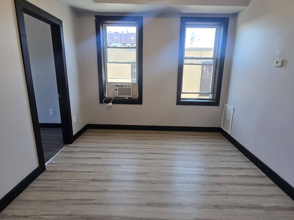 1st image of 122 Wade St #8