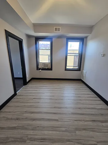 122 Wade St Photo 1