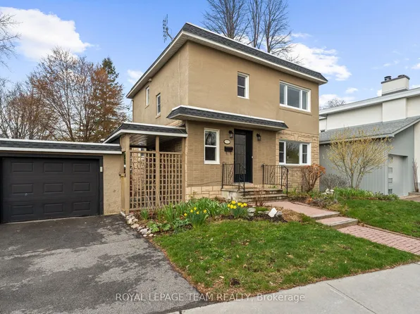 108 Onslow Cres, Ottawa, ON K1S 1G4