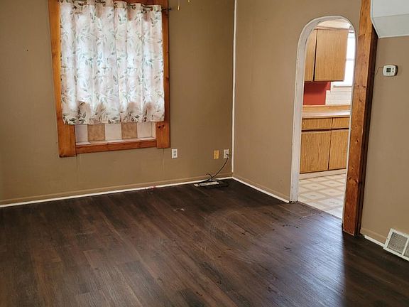 5th image of 1335 1st St
