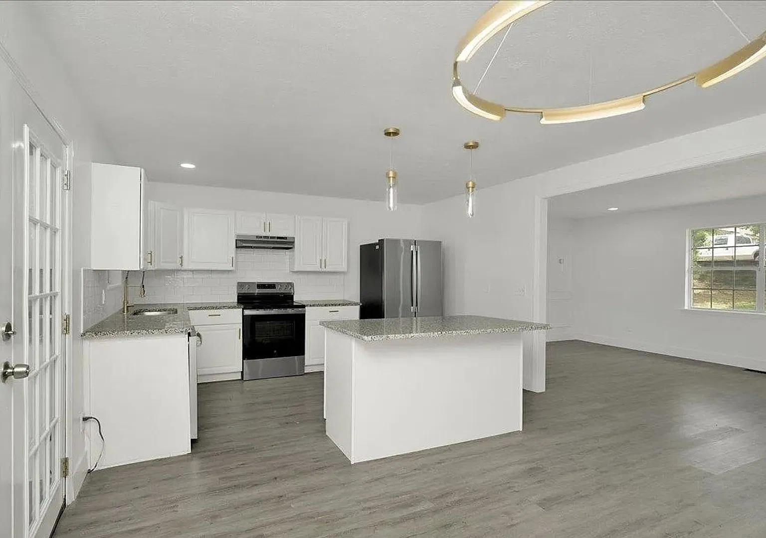 Spacious 4BR House exclusively in Irondale — Photo 4