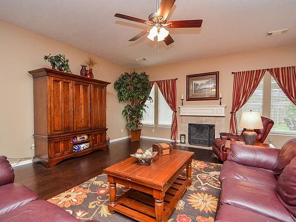 4th image of 1331 Leigh Gardens Dr