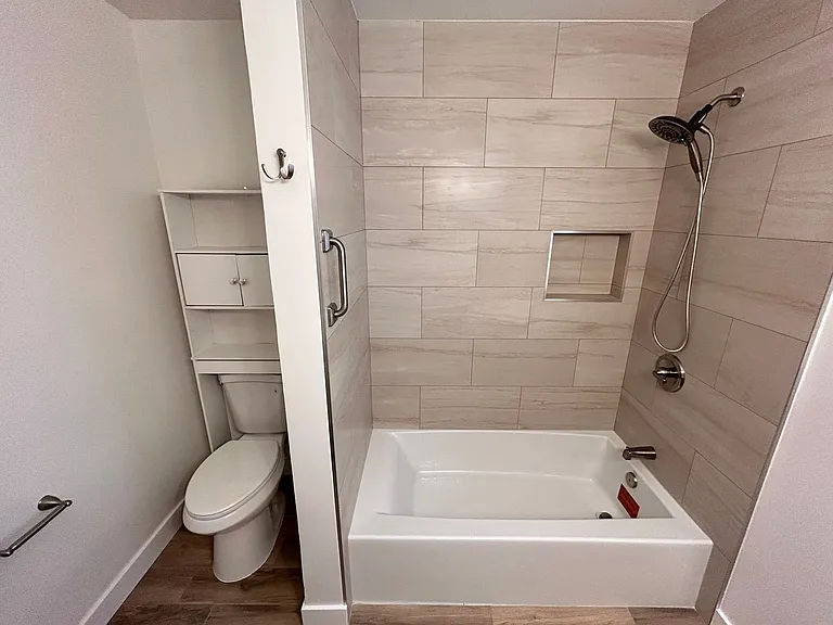 610 E Palmyra Ave — Photo 9