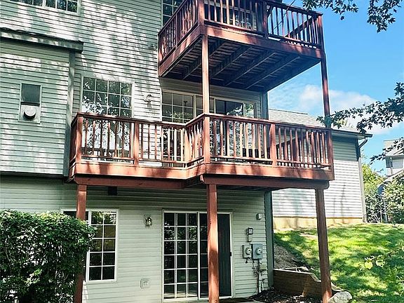 3rd image of 597 Winwood Cir