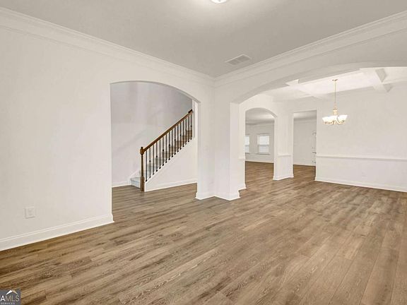 3rd image of 5665 Valley Loop