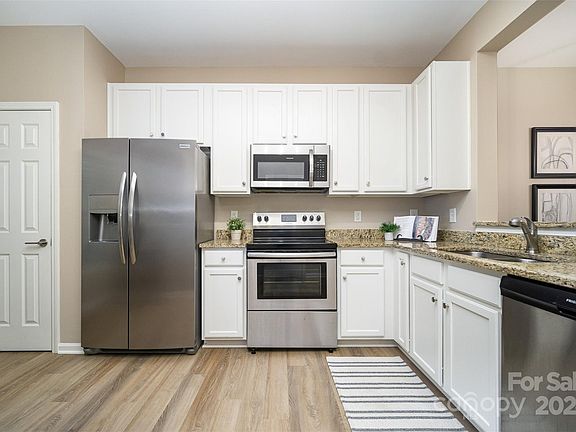 4th image of 3063 Golden Dale Ln