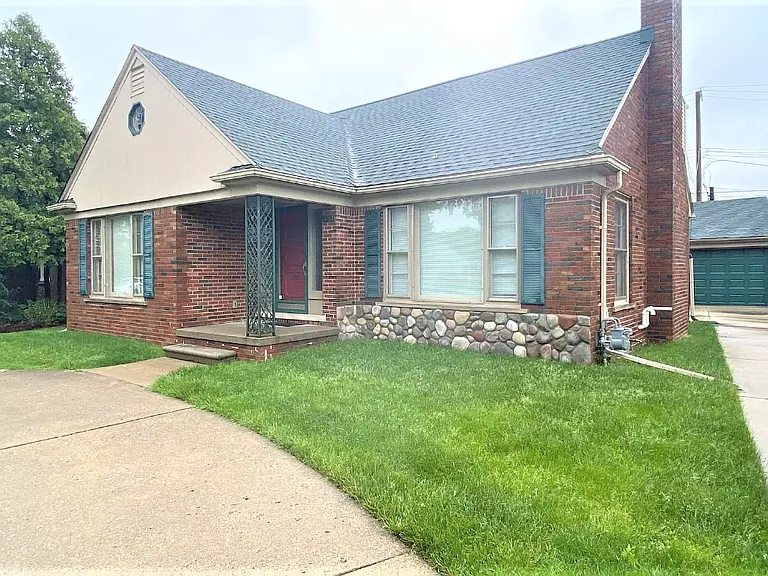 451 Maison Rd — Photo 1