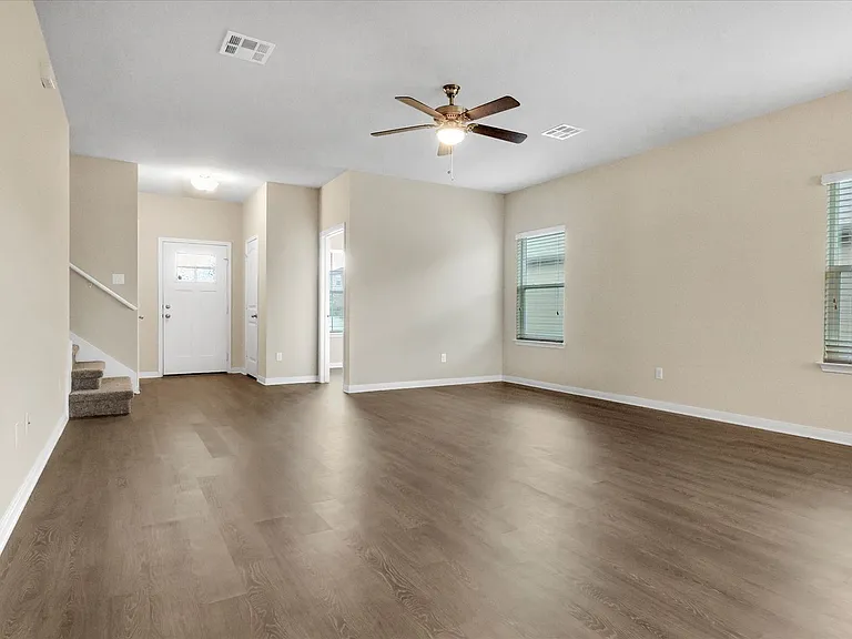 1013 Gaelic Dr — Photo 8
