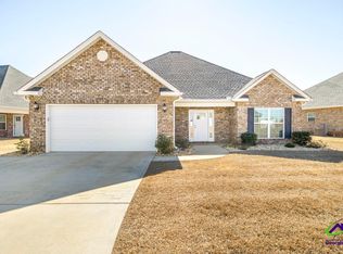 420 Lamplight Dr, Byron, GA 31008